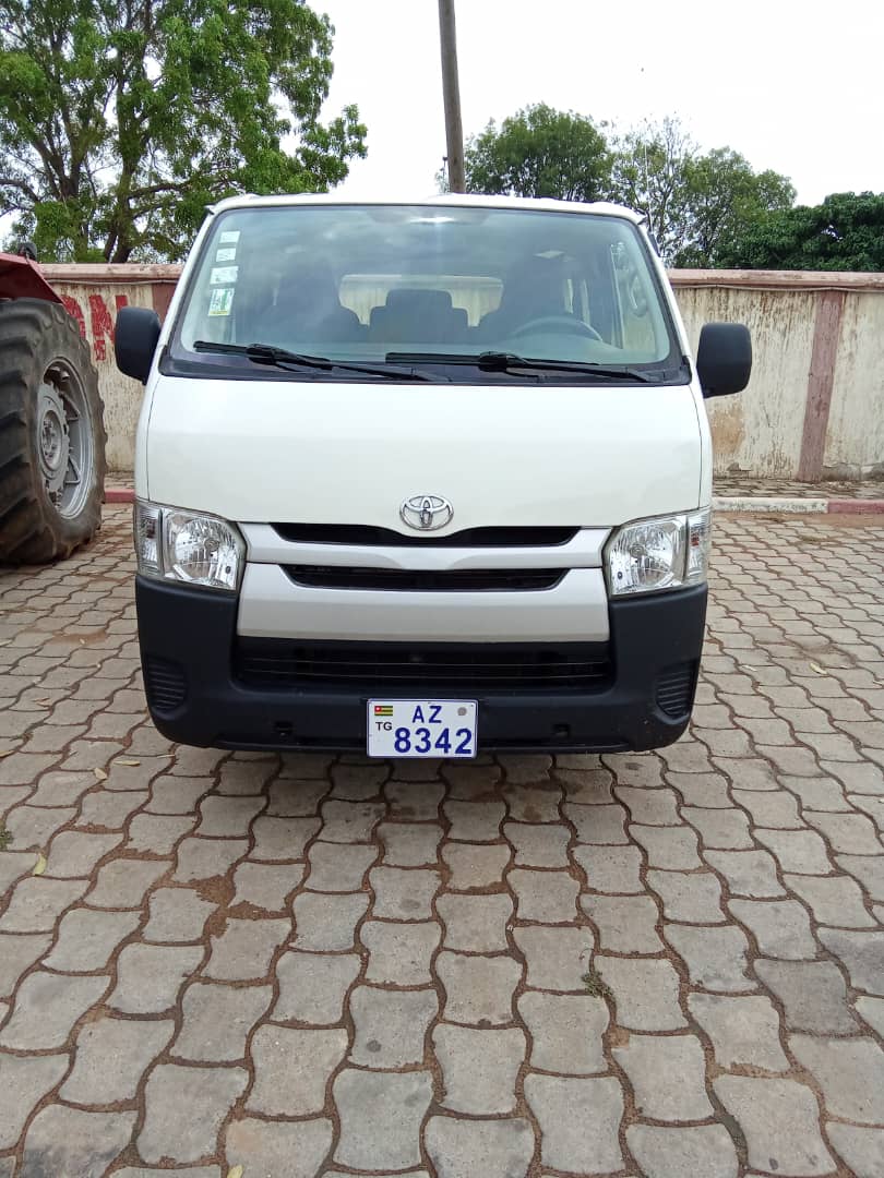 Bus Toyota HIACE 2010
