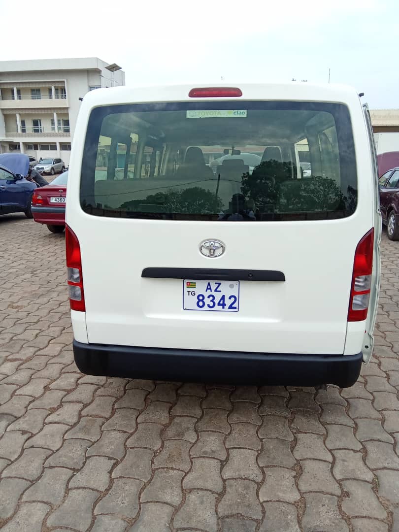 Bus Toyota HIACE 2010 - Vue supplémentaire
