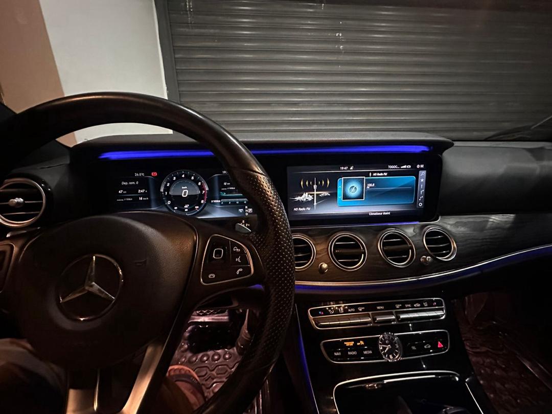 MERCEDES-BENZ E 300 4MATIC - Vue supplémentaire