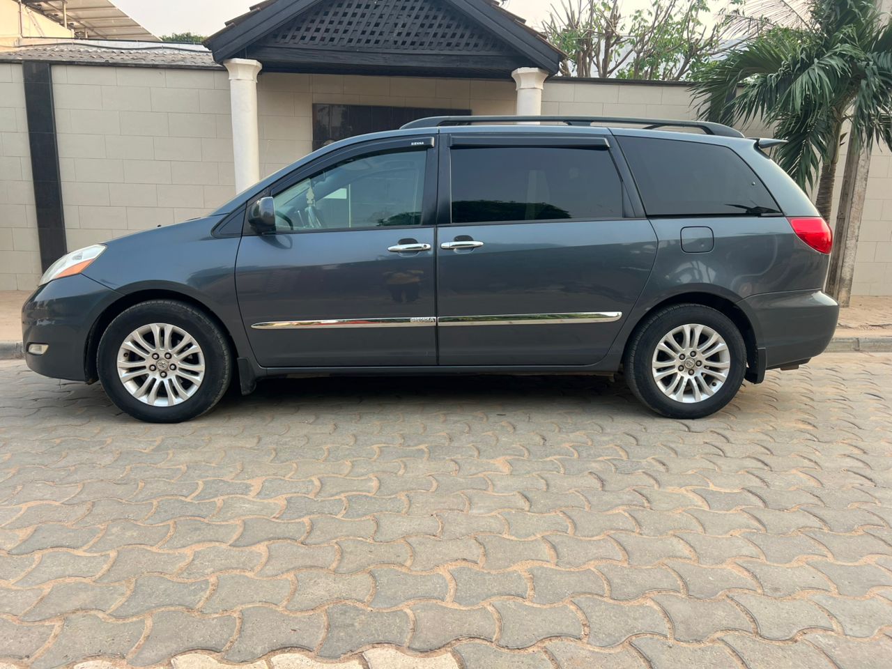 TOYOTA SIENNA 2028 - Vue supplémentaire